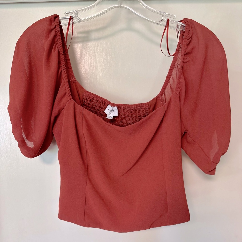 Burnt orange-red cropped blouse. Le Lis Collection. Size small